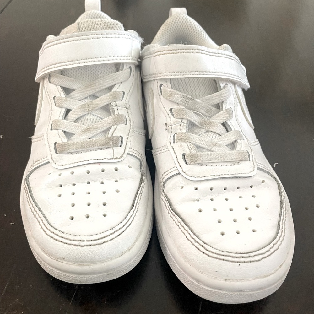 Girls Nike court borough low size 12
